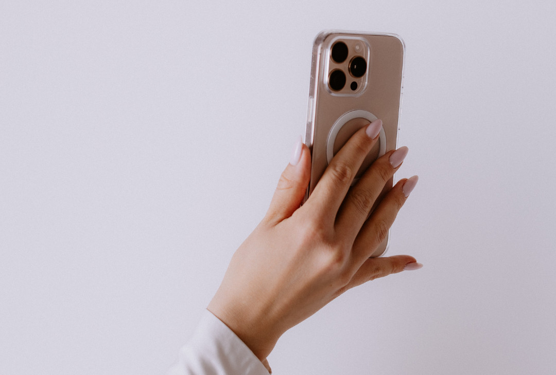 Facebook-Instagram-saturs