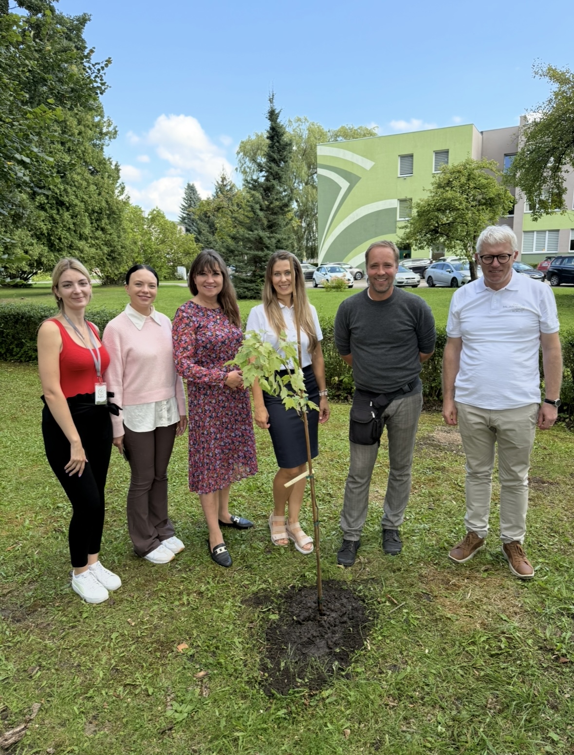 par-3-miljardiem-koku-vairak1